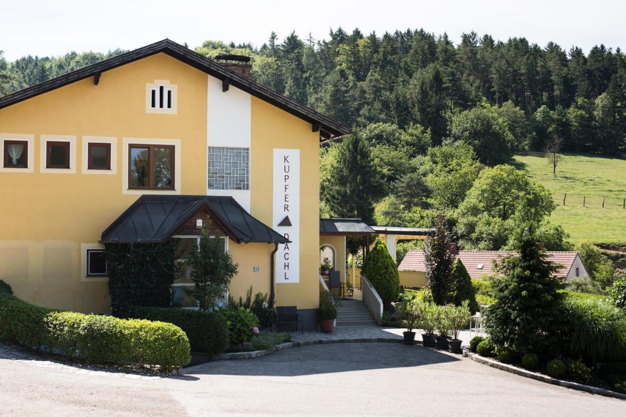 Kupfer-Dachl Hotel Katzelsdorf Exterior photo